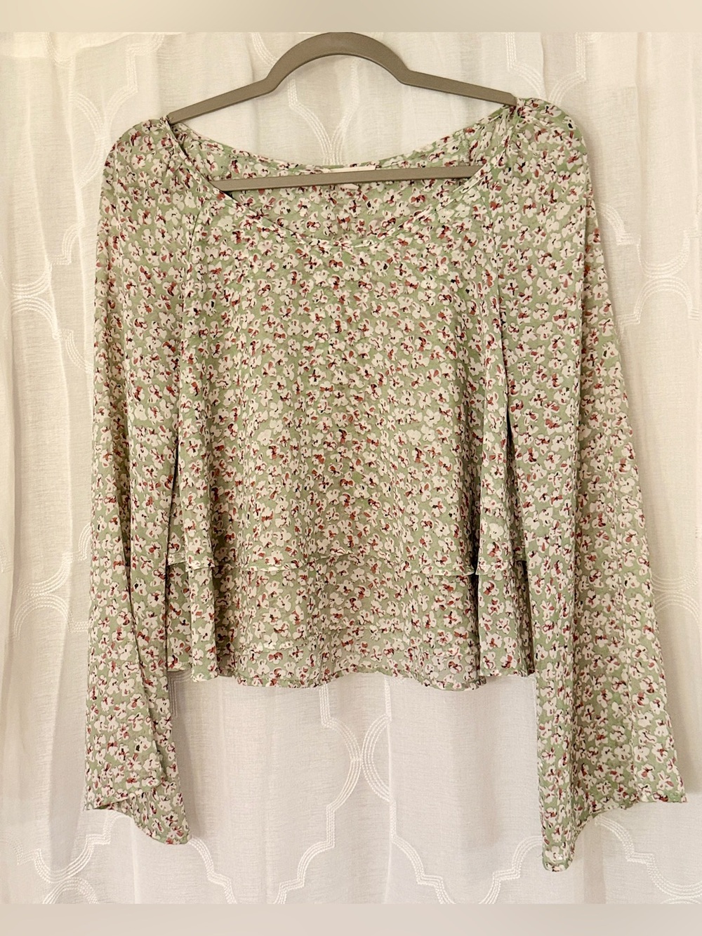 E&M Sage Floral Semi-Sheer Long Sleeve Blouse Size Small